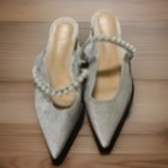 Women's JustFab Silver Glitter Flats With Faux Pearl Wrap Size 8.5 - Picture 1 of 3